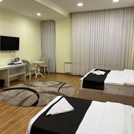Queens 2 Hotel Tashkent Ngoại thất bức ảnh