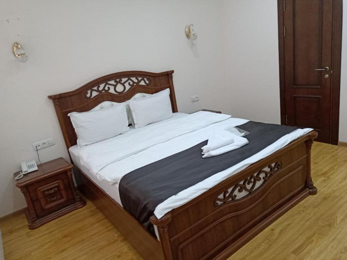 Queens 2 Hotel Tashkent Ngoại thất bức ảnh
